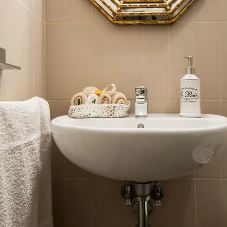 Charming Cavour Heart Of Apartment Florence